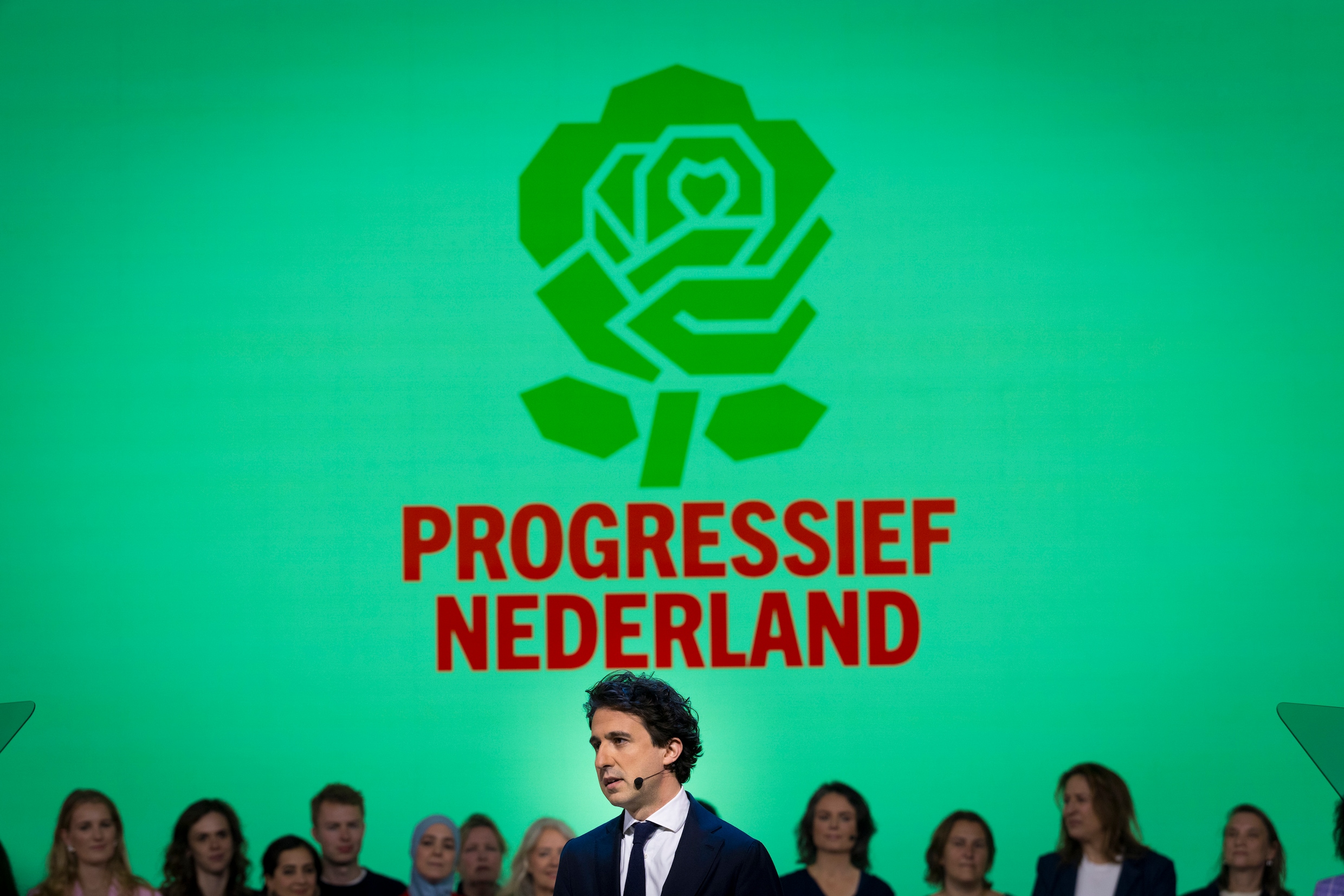 Rode letters en een groen hartje: ‘Logo PRO kan dat van een tuincentrum ...
