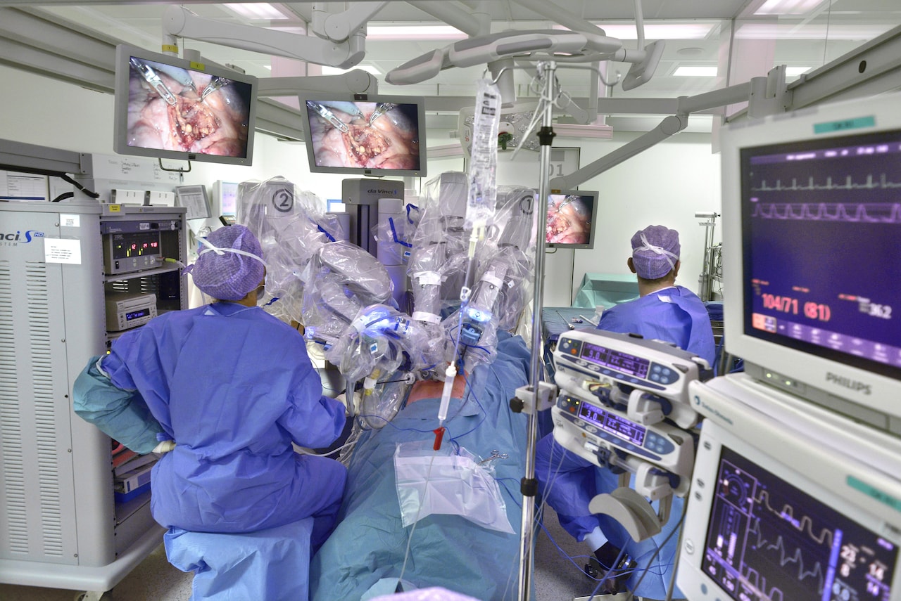 Een operatie aan de prostaat met hulp van een operatierobot.