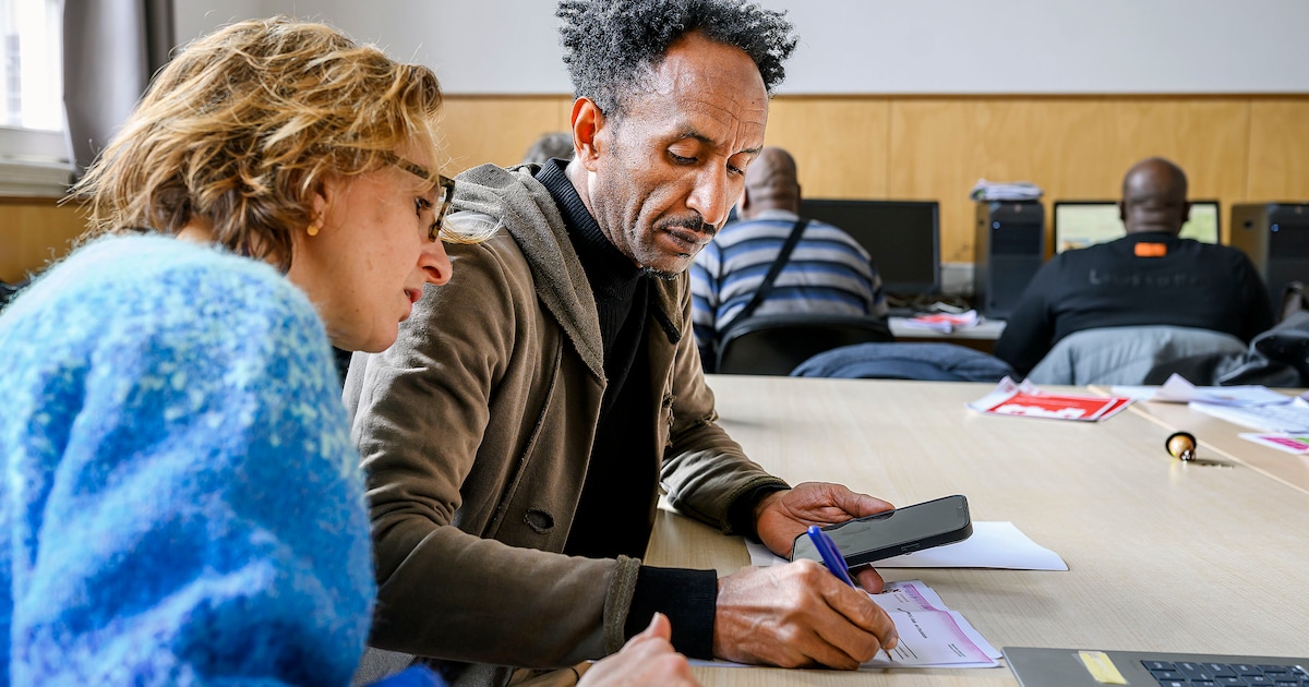 Amsterdam helpt daklozen te verhuizen naar andere gemeenten: ‘Ik wil gewoon een dak boven mijn hoofd