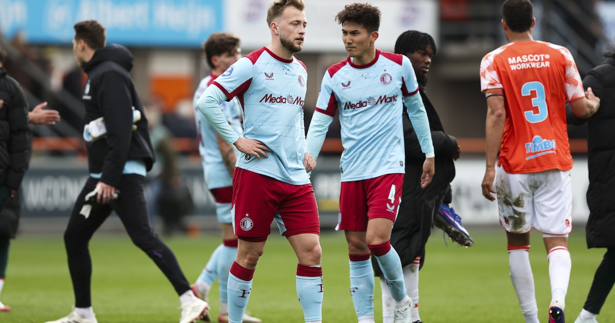 PSV vroegste kampioen ooit in de eredivisie na gelijkspel Feyenoord in Volendam