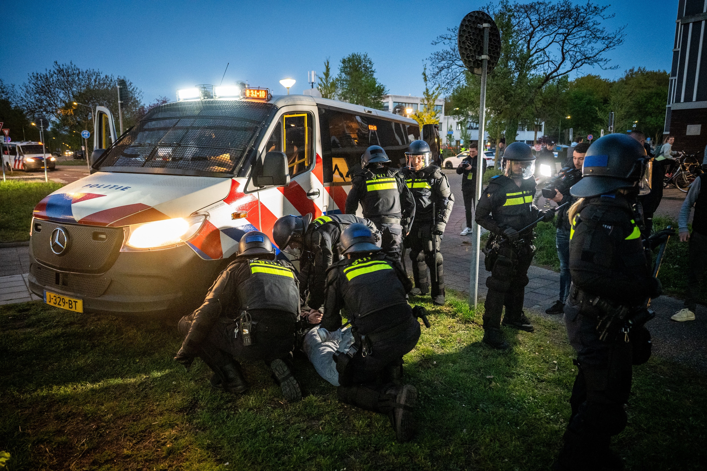 Loosdrecht de dag na de rellen: ‘Ik heb liever even onrust dan een azc ...