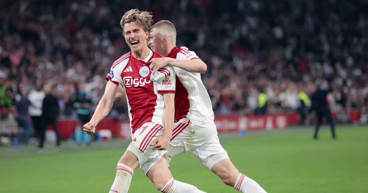 Ajax pakt in blessuretijd nog een punt tegen kampioen PSV in pseudo-topper: 2-2