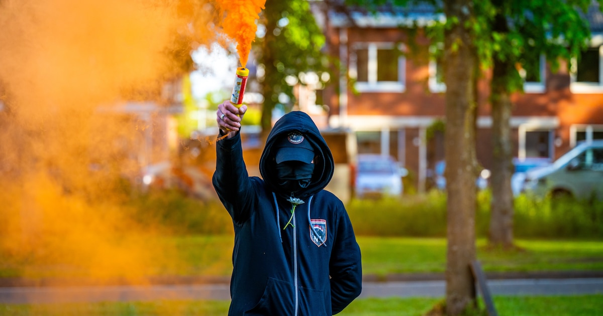 Burgemeester biedt bewoners Loosdrecht excuses aan dat ze zijn ‘overvallen’ door noodopvang
