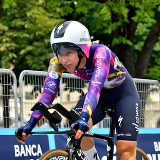 Klassementsleider Lorena Wiebes uit Giro gezet, paar uur na winst in eerste etappe