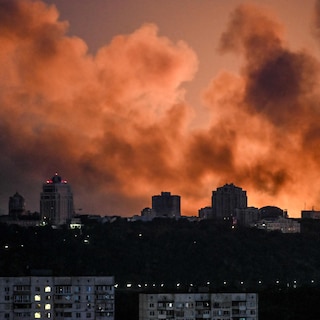 Oekraïne meldt massale raketaanval op Kyiv, dode en vijf gewonden