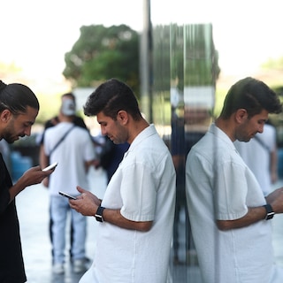 Internetblokkade opgeheven, Iraniërs hebben gedeeltelijk weer contact met het buitenland