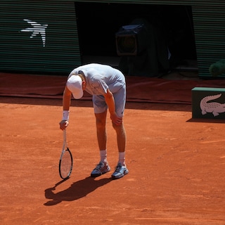 Daverende verrassing op Roland Garros: topfavoriet Sinner gaat in bloedheet Parijs ten onder tegen Cerúndolo