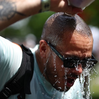 Fans mogen toch geen eigen waterflessen meenemen naar bloedhete stadions
