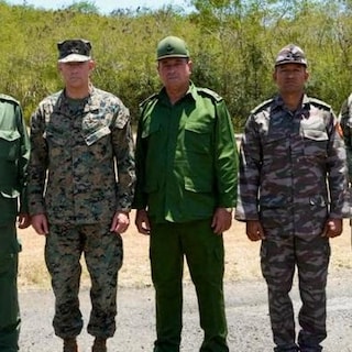 Zeldzame ontmoeting tussen Amerikaanse en Cubaanse generaals nabij Guantanamo Bay