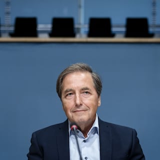 ‘Het kabinet had zich breder moeten laten adviseren over corona’, zegt OMT-lid Kluytmans tegen commissie