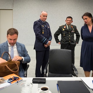 Tweede Kamer kritisch over gebrek aan transparantie bij uitgaven defensie en keuze voor ‘twijfelachtige tussenpersonen’
