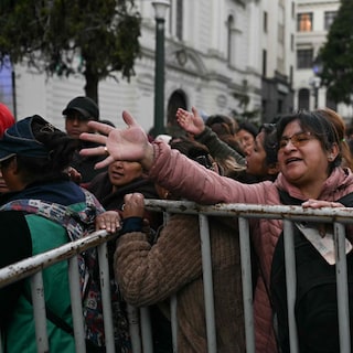 VS leggen sancties op tegen Cubaanse president en familie Castro • Regering-Trump biedt Bolivia noodhulp bij protesten