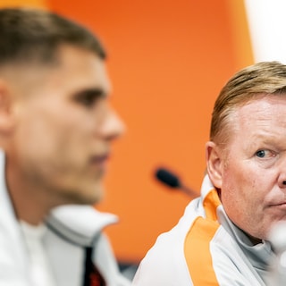 In aanloop naar de WK laat Koeman Oranje doorvoetballen totd