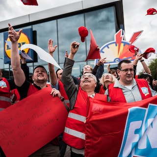 Lidl-medewerkers in actie tegen ‘ziekmakend’ hoge werkdruk: 