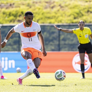 Oranje is bepaald geen geoliede machine, maar wint