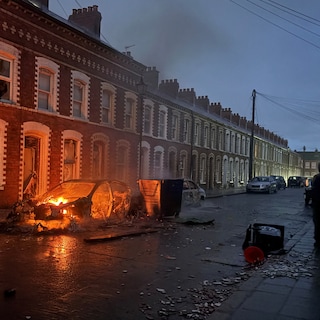 Grimmige anti-immigratierellen in Belfast na poging tot onth