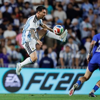 Messi neemt zorgen over fitheid weg met doelpunt b
