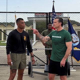 Hegseth bezoekt Guantanamo Bay: ‘Gevangenen hadden allang ge