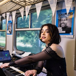 De zalen uit, de steden in: de Dag van de Componist brengt nieuwe muziek naar stationshallen en straten