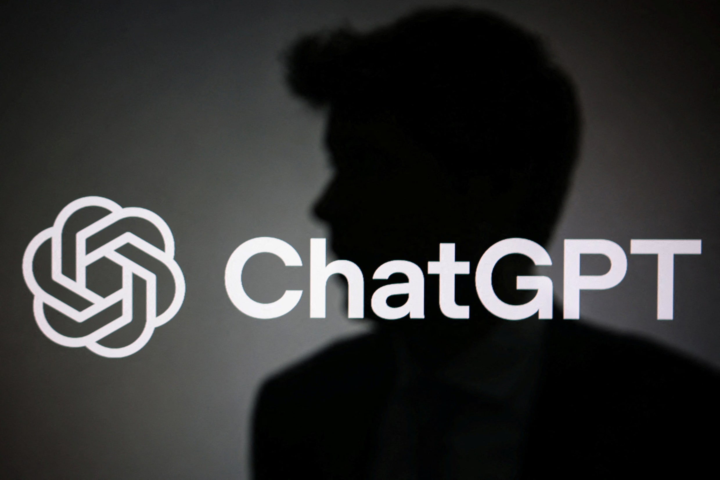 Het silhouet van OpenAI-CEO Sam Altman voor het logo van ChatGPT.