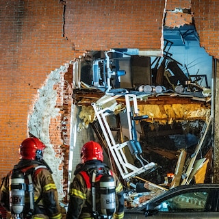Meerdere gewonden na explosie en brand bij flatgeb