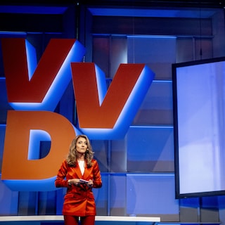 VVD-leider Yesilgöz zoekt steun bij vakbonden en linkerzijde Kamer
