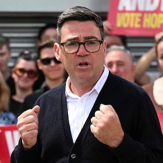 Burgemeester Andy Burnham boekt verkiezingszege en kan premier Keir Starmer nu uitdagen