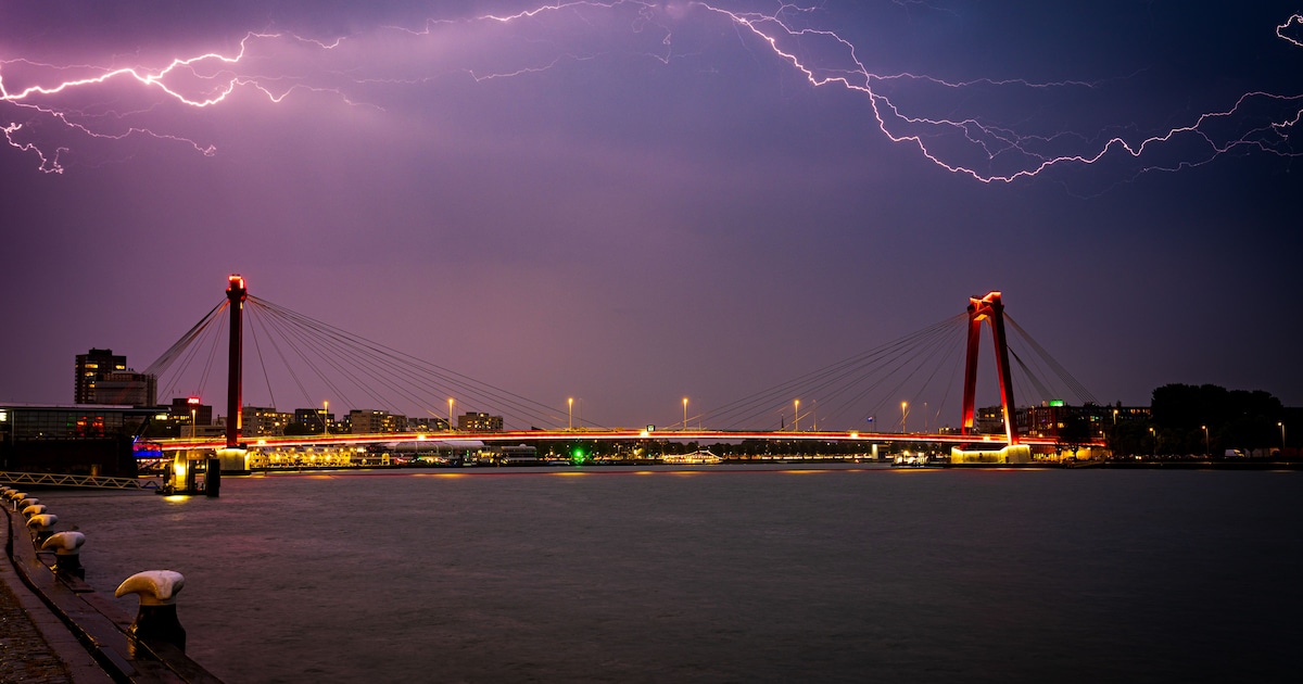 Tropisch onweer boven Nederland levert, naast overlast en tragiek, ook spektakel op