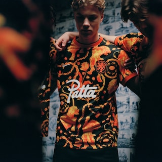 Een Oranjeshirt dat veel losmaakt: streetwearmerk Patta eert culturele rijkdom van Nederlands elftal