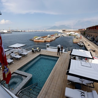 Venice uneasy about arrival of floating US 'embassy'