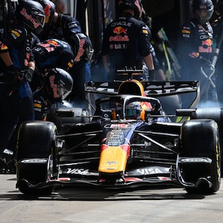 Leclerc wint, Verstappen valt in slotfase uit bij GP Groot-Brittannië