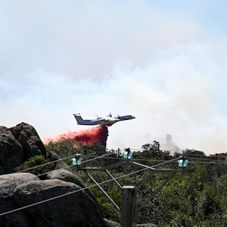Opnieuw raast een grote bosbrand door Frankrijk, Tour de France-etappe aangepast