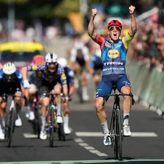 Mads Pedersen maakt indrukwekkend ploegenspel Lidl-Trek knap af en wint vierde etappe