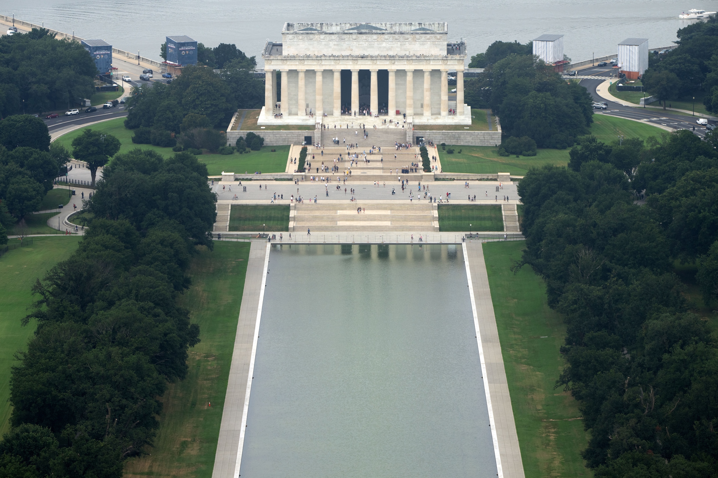 The Lincoln Memorial Reflecting Pool gezien vanaf het Washington Monument.