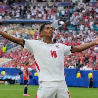 Bellingham double sends England to World Cup semis amid controversy