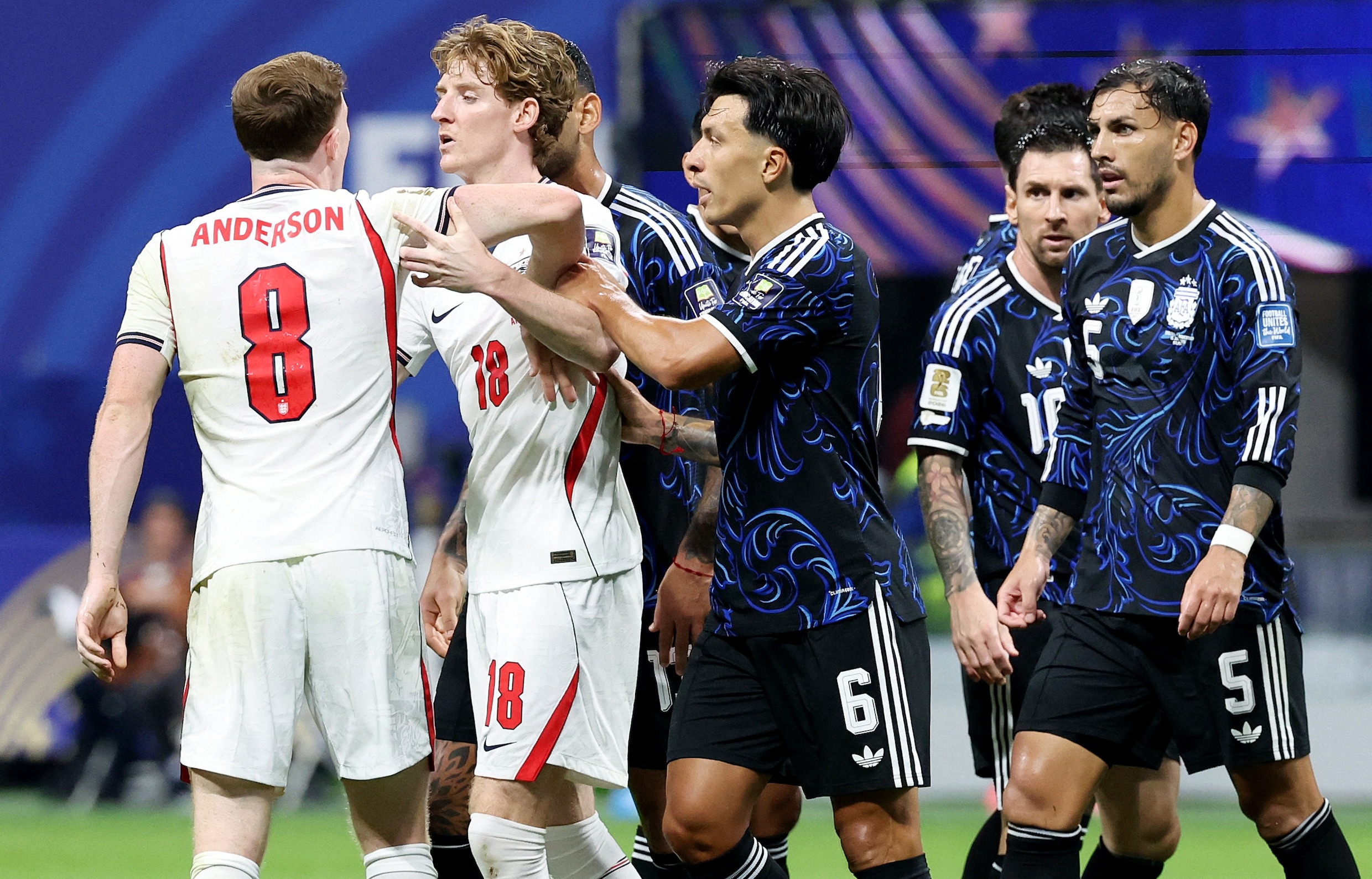 Een van de vele opstootjes in de eerste helft van Engeland - Argentinië.
