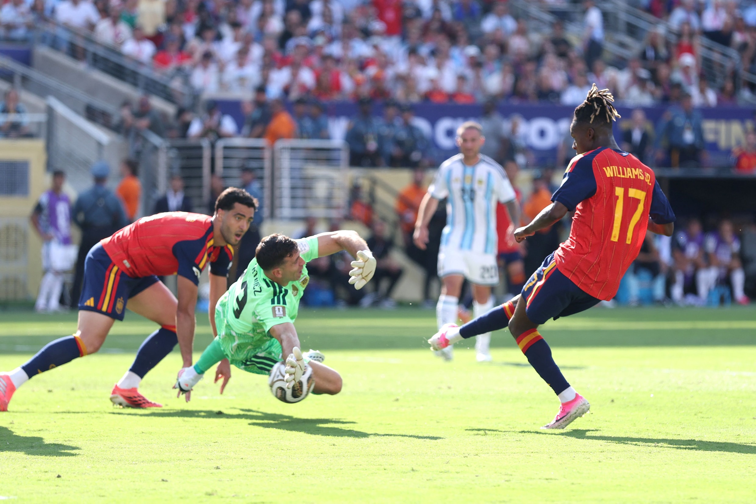 Het afgekeurde doelpunt van Nico Williams.
