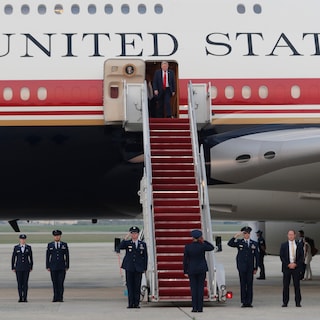 Trumps magnifieke Air Force One blijft een maand aan de grond voor een maximale upgrade