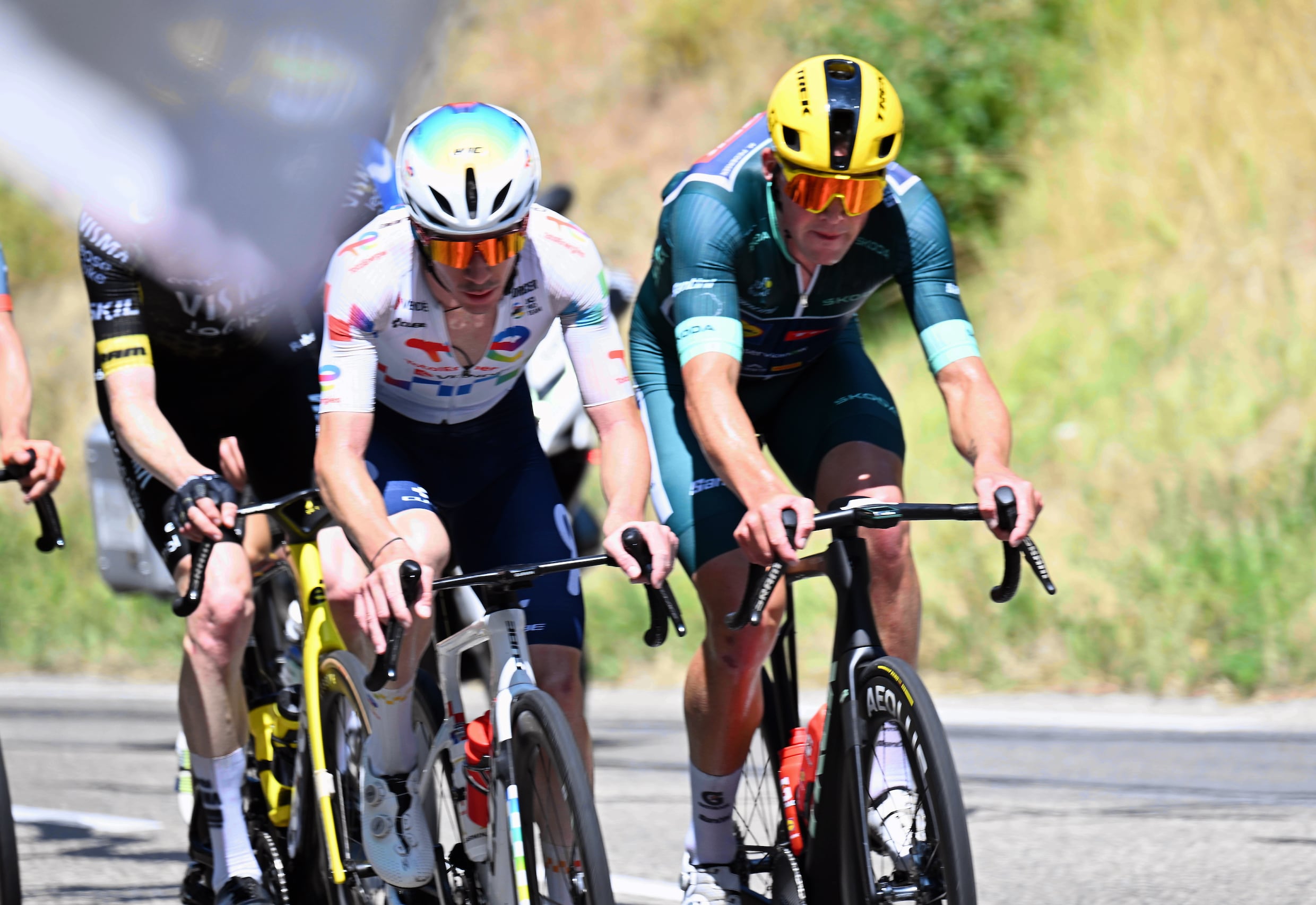 Mads Pedersen onderweg in de 18de etappe.