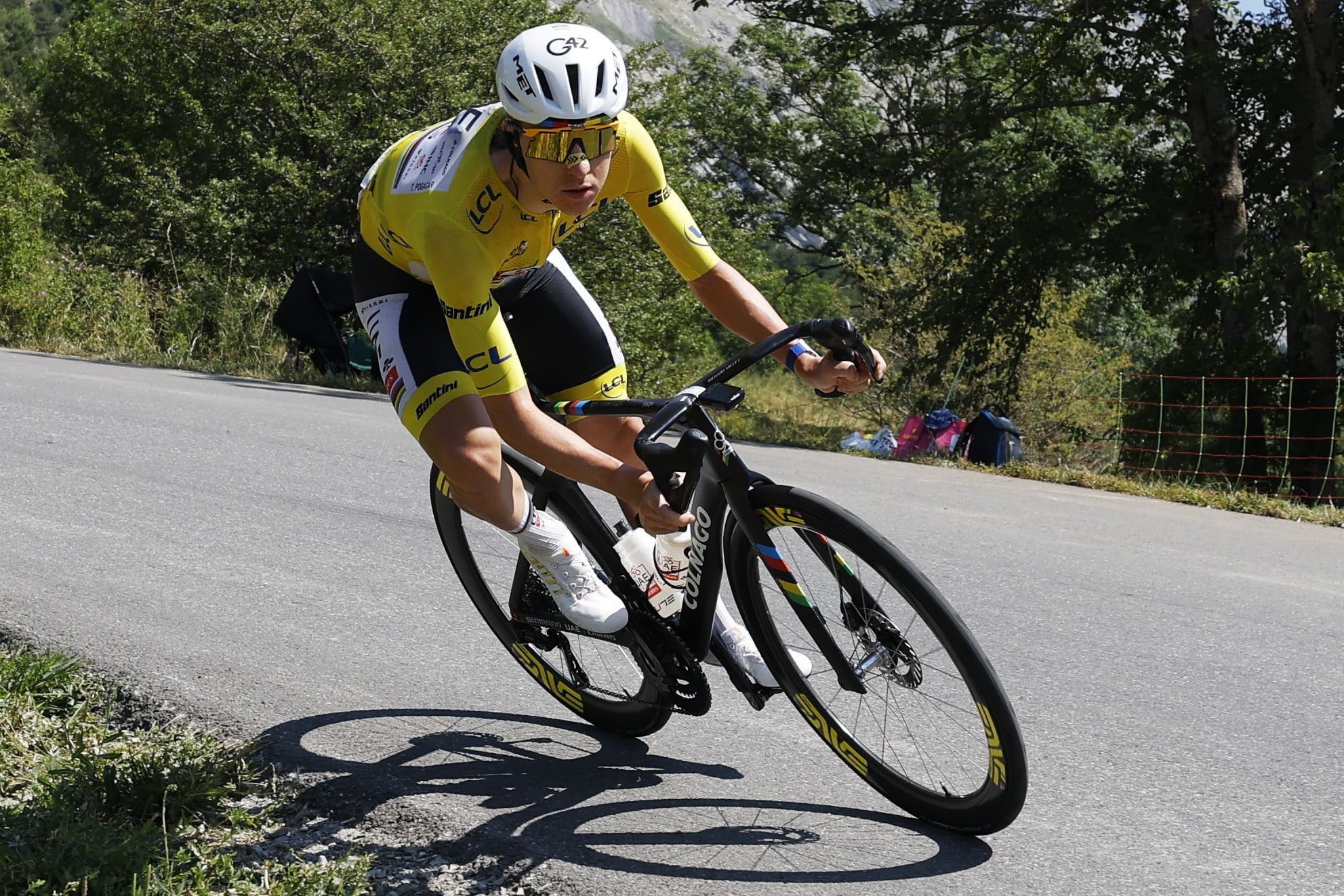 Tadej Pogacar tijdens de 19de rit naar Alpe d'Huez.