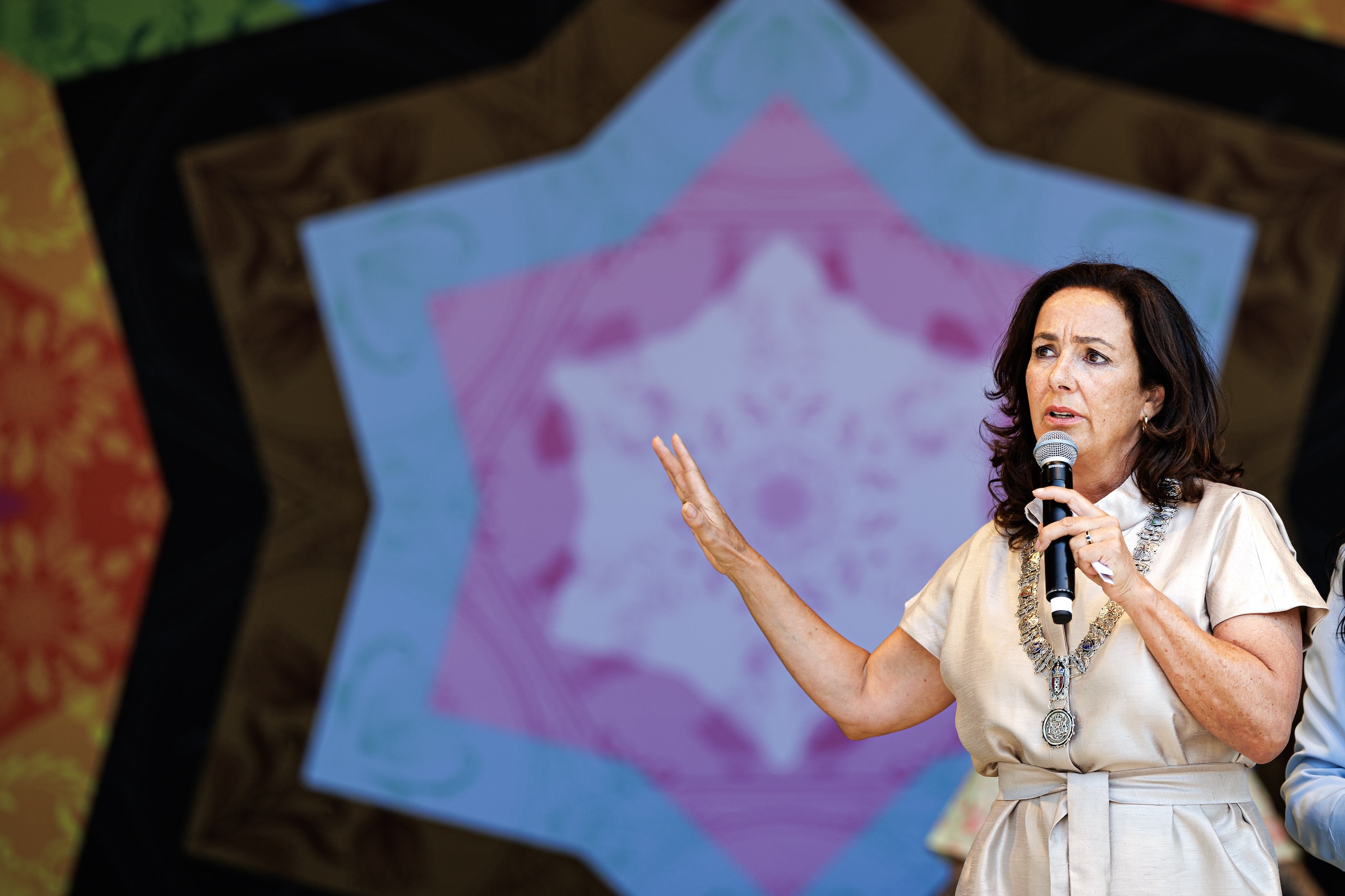 Burgemeester Femke Halsema tijdens de officiële opening van WorldPride 2026. Amsterdam is dit jaar gaststad van WorldPride.
