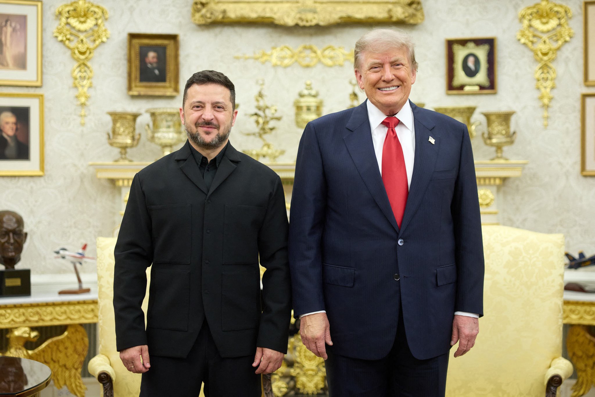 De Oekraïense president Volodymyr Zelensky (links) met zijn Amerikaanse ambtgenoot Donald Trump dinsdag in het Witte Huis.