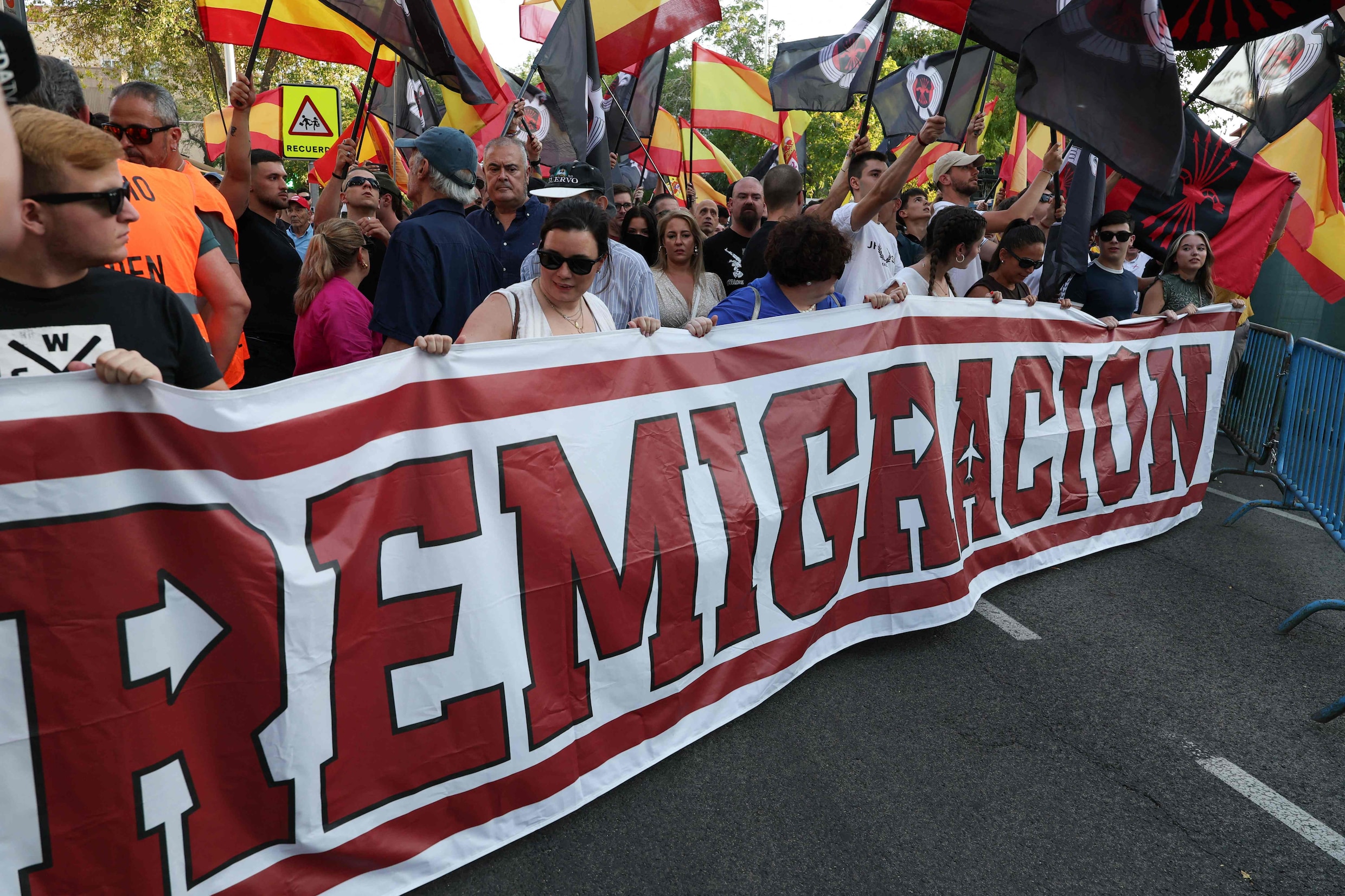 Demonstranten bij de Marokkaanse ambassade, vrijdag  in Madrid.