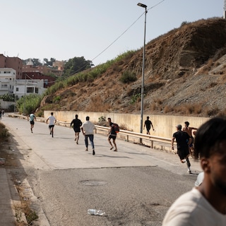 Suddenly more than 50,000 migrants in Ceuta. How? 'The wildest theories are circulating'