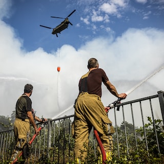 Vuurwerkshow Venray afgelast, brandweer zet honderden mensen in voor bestrijding Limburgse natuurbrand