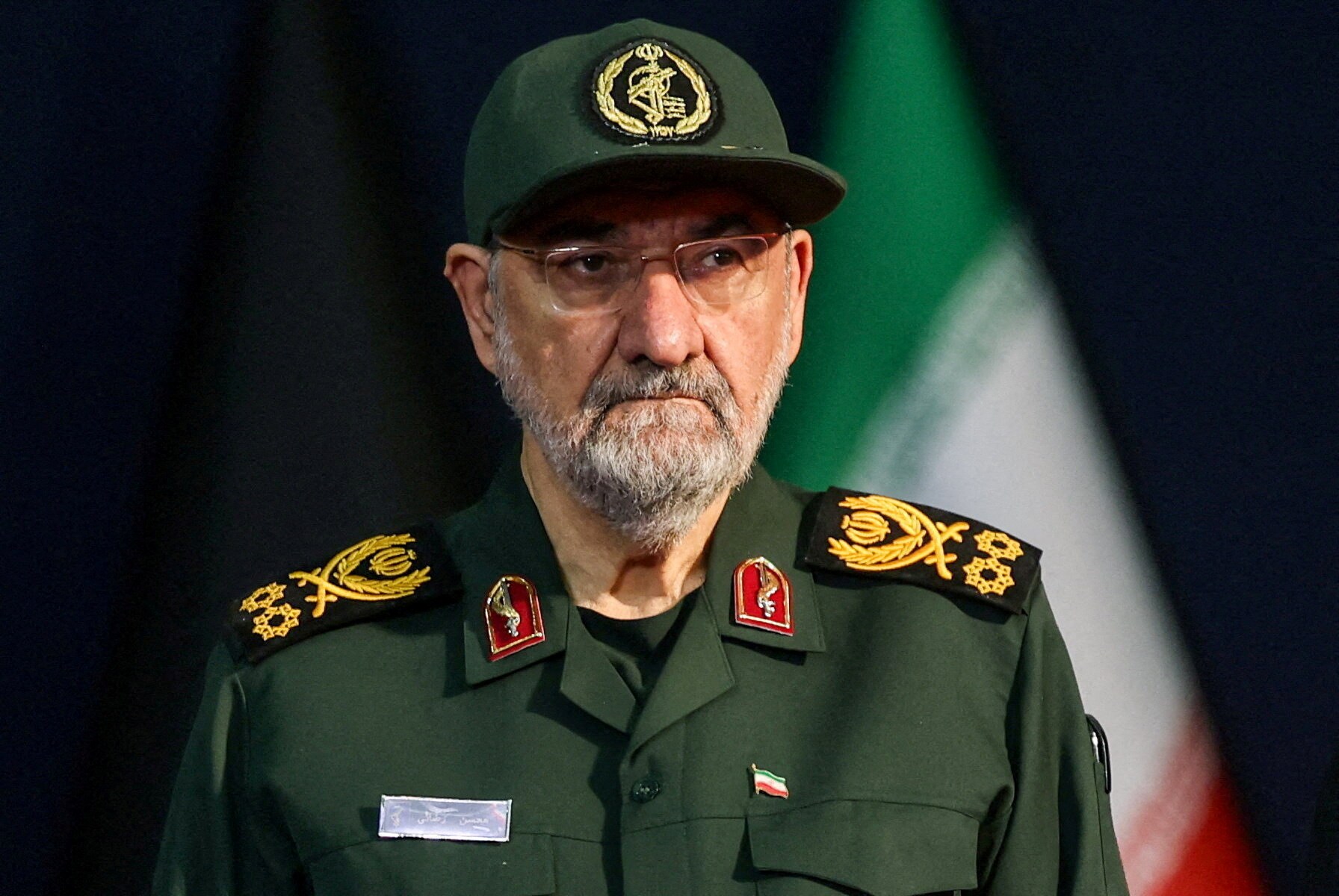 Mohsen Rezaei begin juli tijdens de uitvaartceremonie van ayatollah Ali Khamenei.
