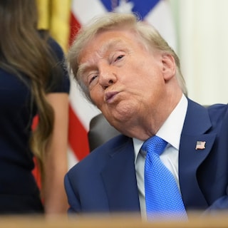 Trump vindt abonnees voor vroege toegang tot zijn posts, maar verliest honderden miljoenen met mediabedrijf