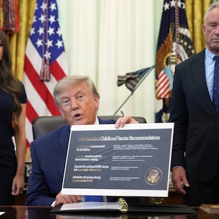 Trump tekent decreet dat aantal aanbevolen vaccins voor kinderen vermindert