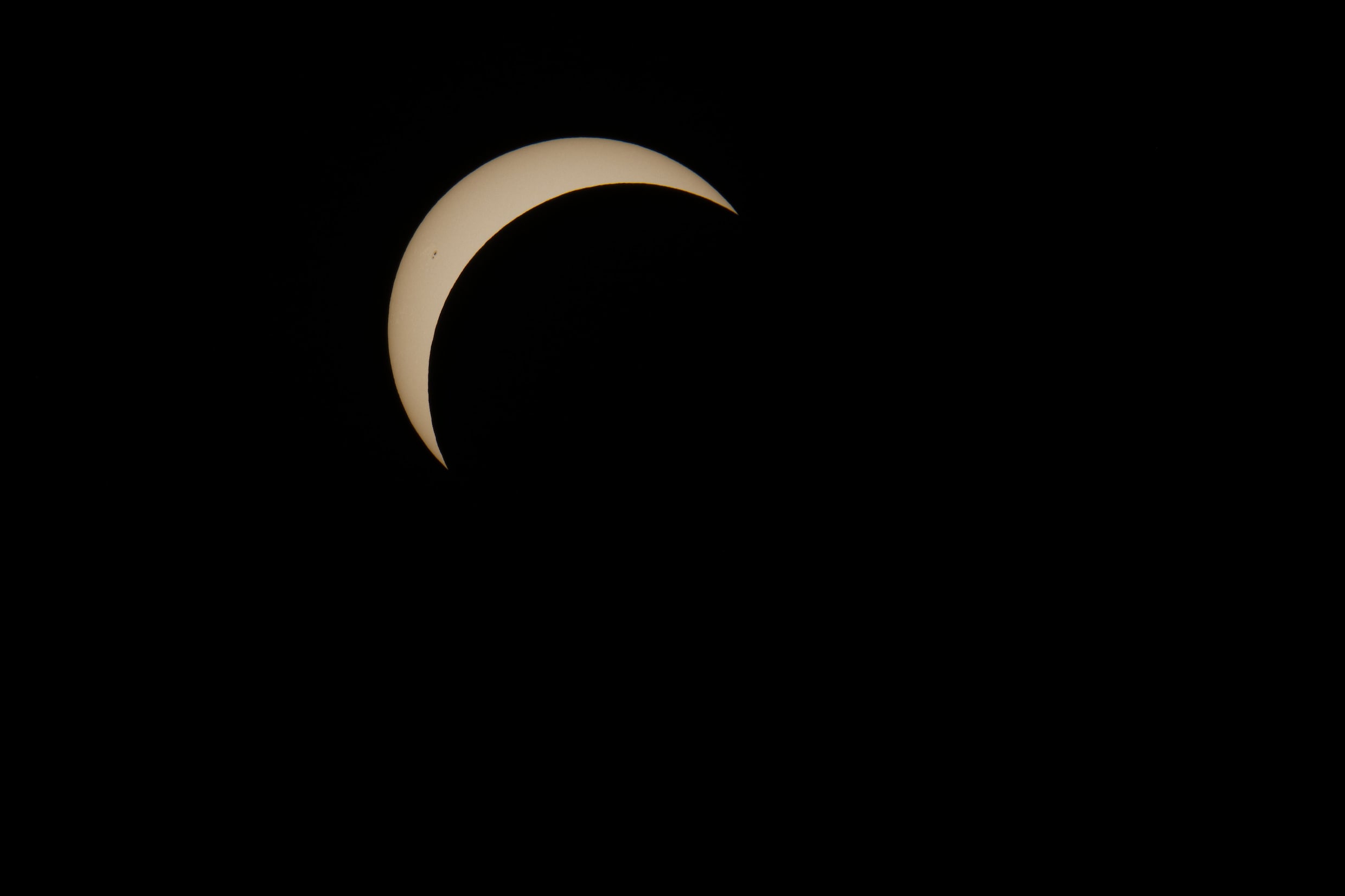 De gedeeltelijke verduistering in het Belgische Hemiksem.