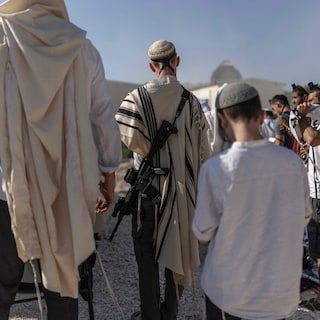 Israeli settlers reopen West Bank settlement evacuated in 2005
